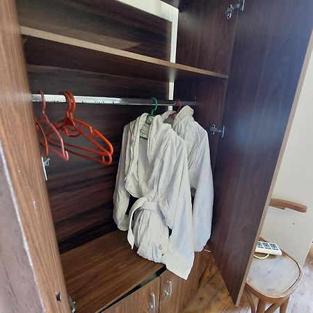 Arab Hostel, Welcoming All Solo And Groups Travellers But, Unmarried Couples Not Allowed Alexandria Exterior photo