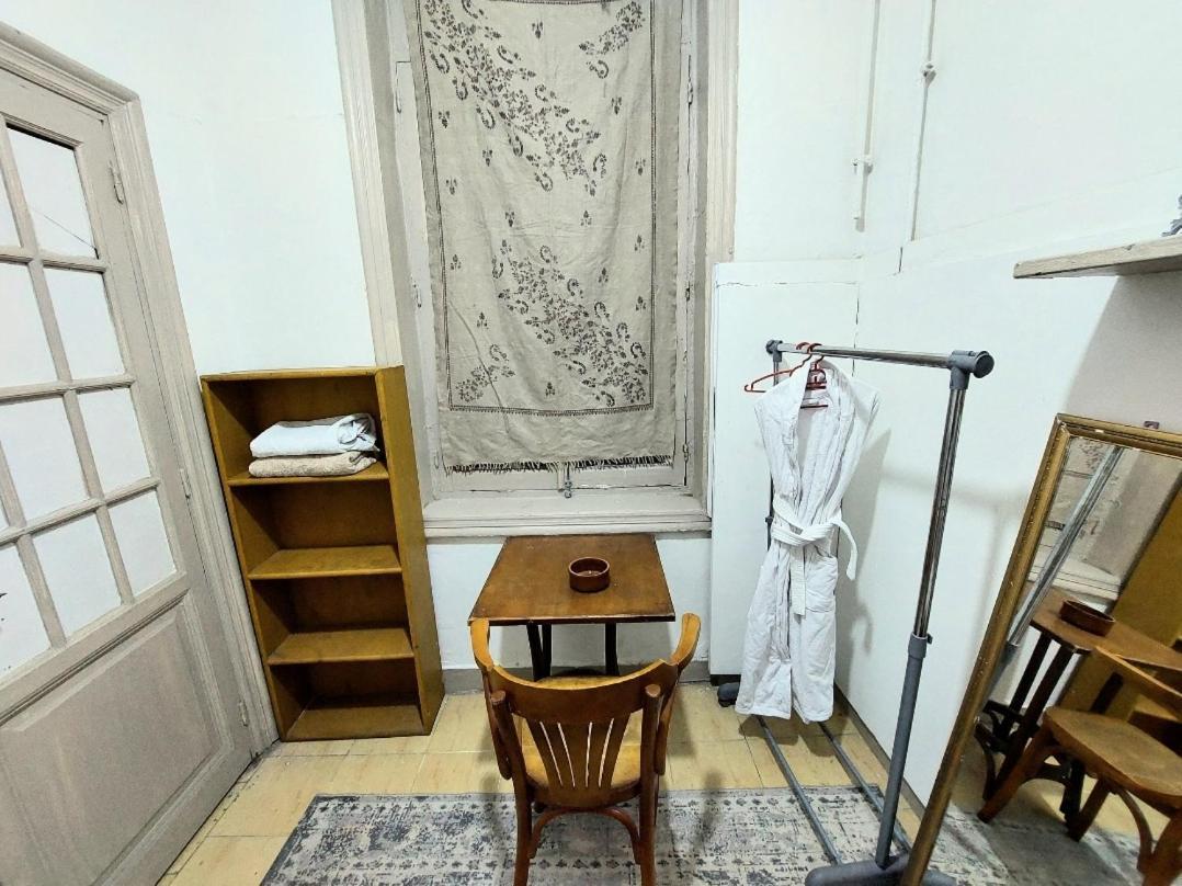 Arab Hostel, Welcoming All Solo And Groups Travellers But, Unmarried Couples Not Allowed Alexandria Exterior photo