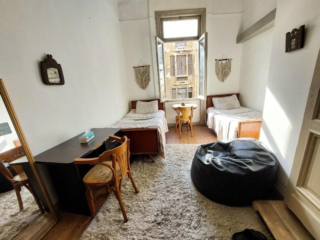Arab Hostel, Welcoming All Solo And Groups Travellers But, Unmarried Couples Not Allowed Alexandria Exterior photo