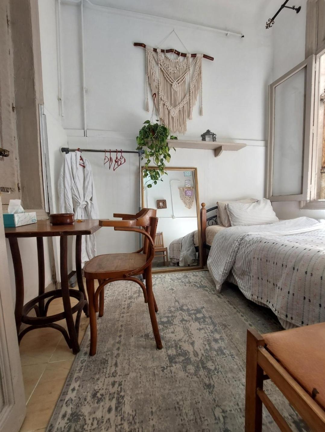 Arab Hostel, Welcoming All Solo And Groups Travellers But, Unmarried Couples Not Allowed Alexandria Exterior photo